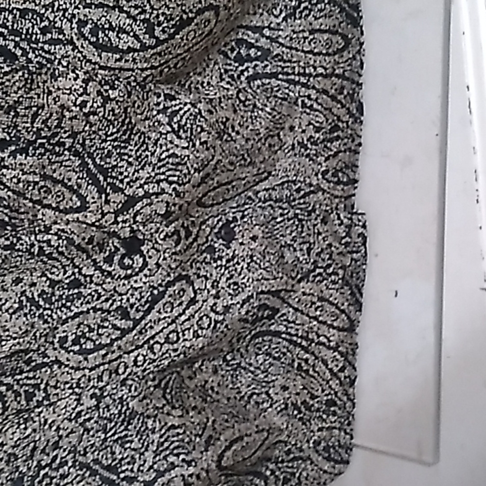 Like New Nicola Small/Medium Tan Black Design Lon Sleeves Top - Picture 8 of 9
